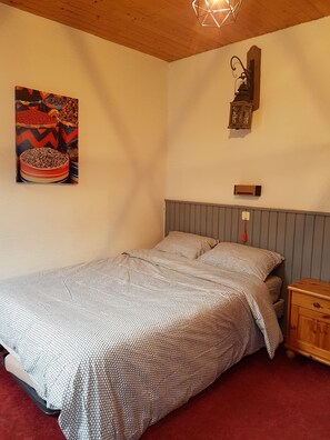 Habitación doble | Escritorio, cortinas opacas, wifi gratis y ropa de cama