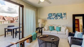 Apartemen Superior, 3 kamar tidur, pemandangan kebun, area taman | Area keluarga | TV layar datar