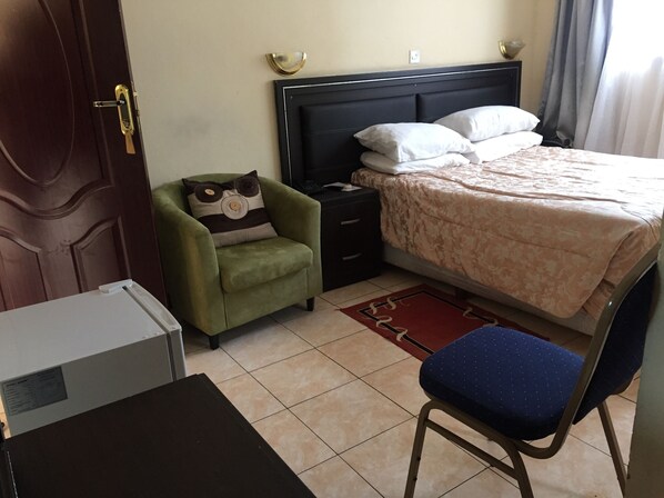 Habitación doble estándar | Escritorio, wifi gratis y ropa de cama 