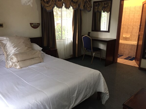 Standard-Doppelzimmer | Schreibtisch, kostenloses WLAN, Bettwäsche