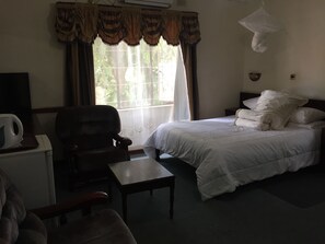 Habitación doble estándar | Escritorio, wifi gratis y ropa de cama 