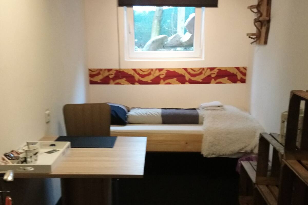 Single Room | WiFi (free), bed sheets