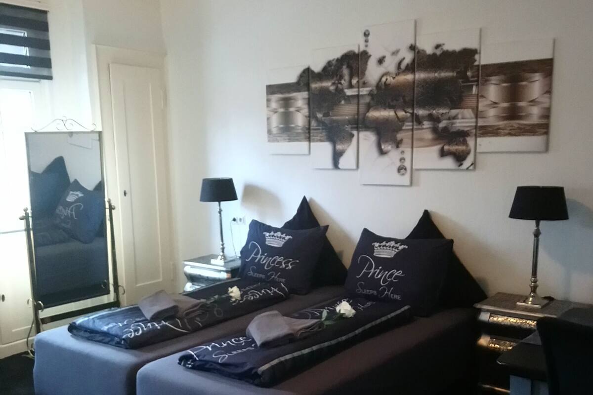 Double Room, Private Bathroom | WiFi (free), bed sheets