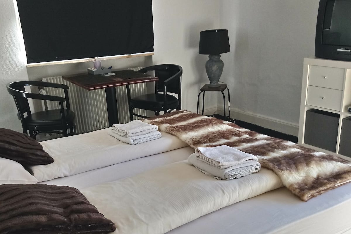 Double Room, Shared Bathroom | WiFi (free), bed sheets