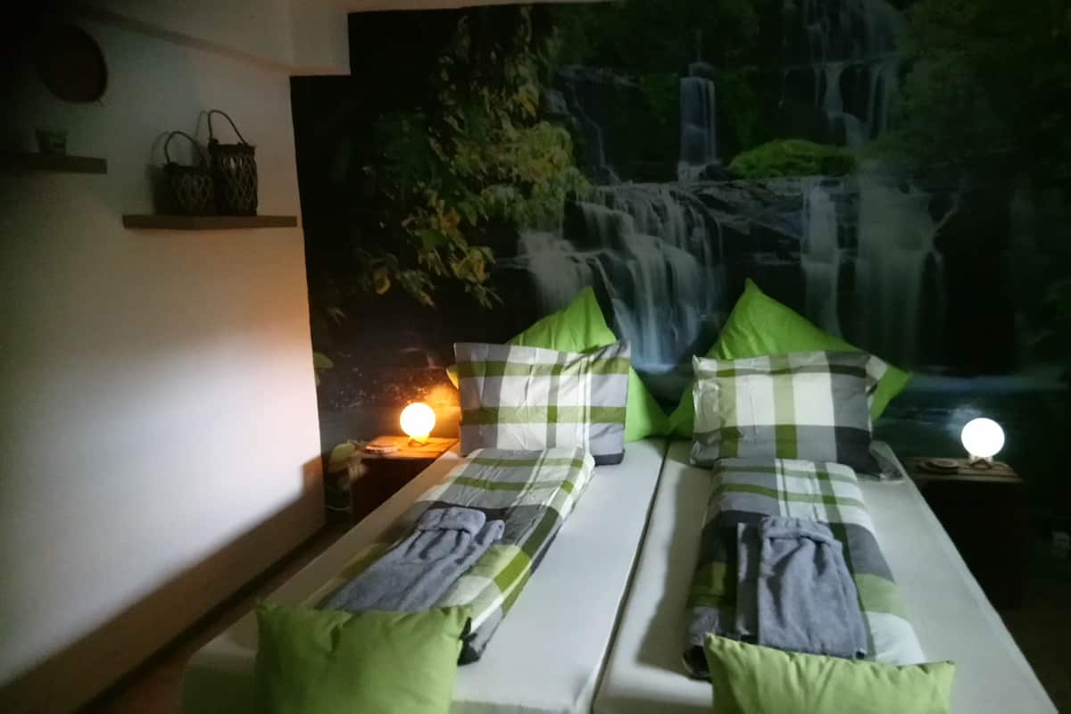 Double Room, 2 Twin Beds, Non Smoking | WiFi (free), bed sheets