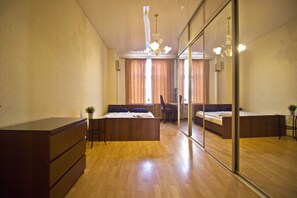2 bedrooms, iron/ironing board, free cots/infant beds, free WiFi