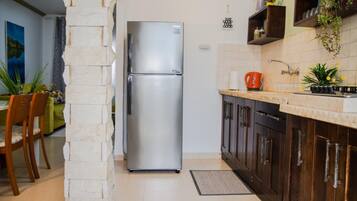 Full-sized fridge, microwave, stovetop, coffee/tea maker