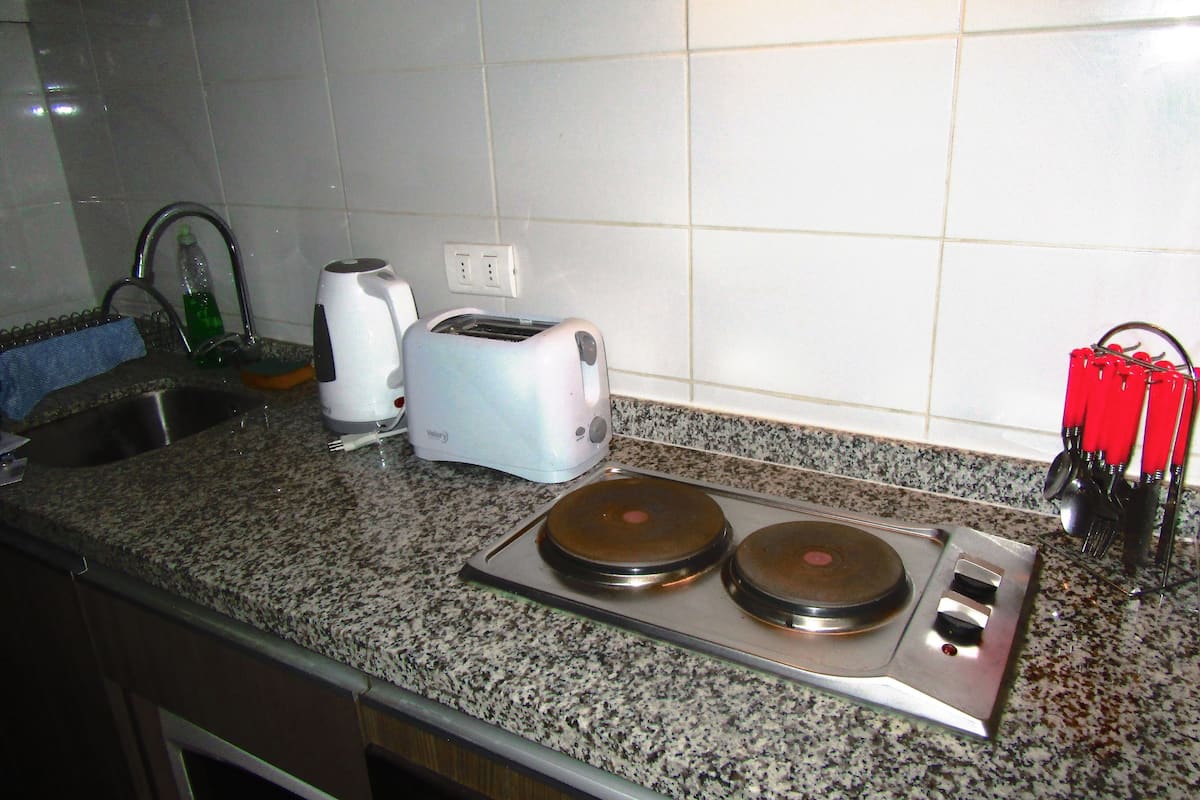 Fridge, oven, stovetop, electric kettle