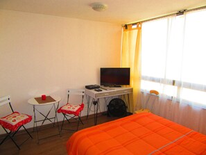 Standard Studio, 1 Double Bed | Free WiFi, bed sheets