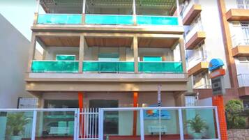 Fachada de la propiedad