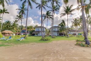 On the beach, white sand, sun-loungers, snorkelling - Maranata Villa (Las Terrenas)