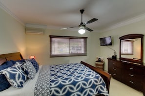 Apartamento estándar, 2 habitaciones, vistas al patio, en la zona del patio | 1 dormitorio, wifi gratis, ropa de cama