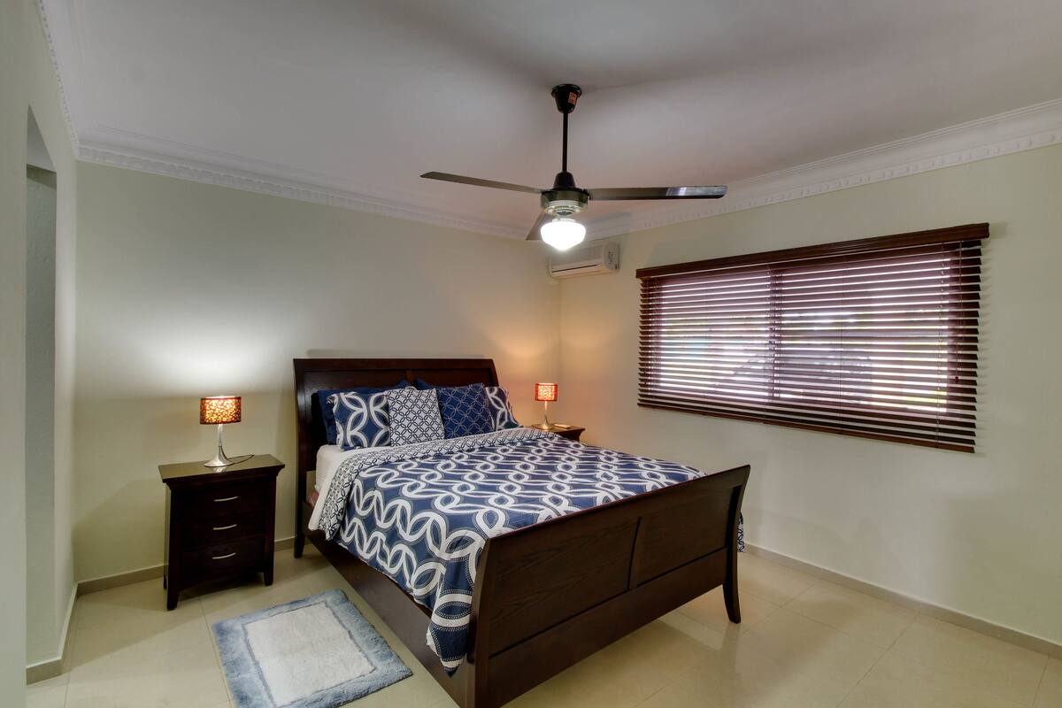 Apartamento estándar, 2 habitaciones, vistas al patio, en la zona del patio | 1 dormitorio, wifi gratis, ropa de cama