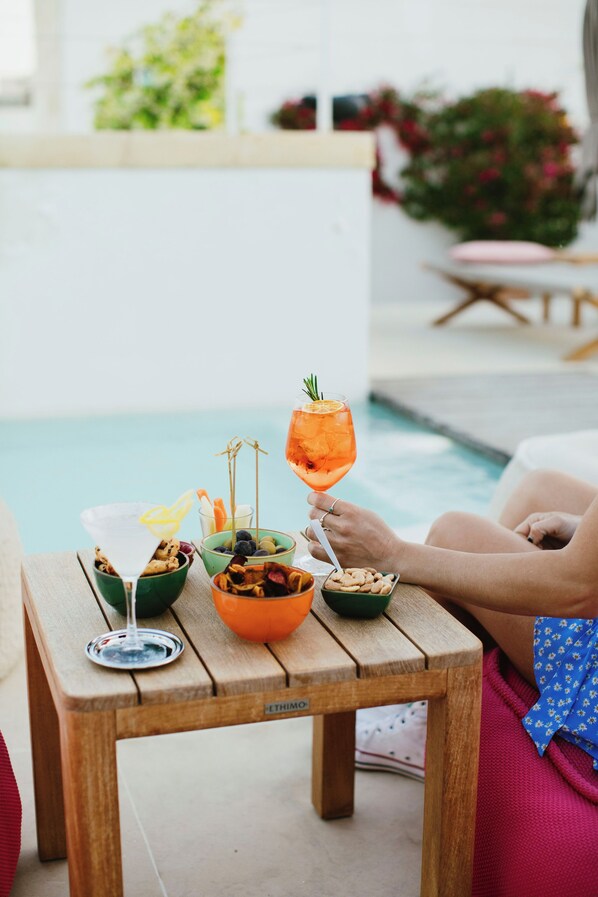 Poolside bar