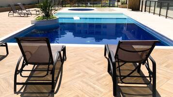 2 piscinas al aire libre