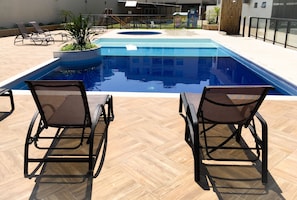 2 albercas al aire libre