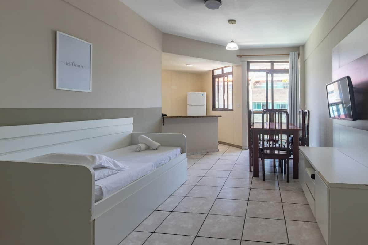 Huoneisto, 2 makuuhuonetta, näköala uima-altaalle | Silitysrauta/-lauta, ilmainen Wi-Fi