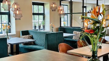 TĂ€gliches FrĂŒhstĂŒcksbuffet (17.50 EUR pro Person)