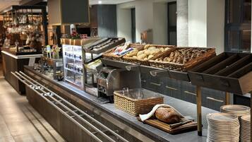Desayuno buffet diario (EUR 17.50 por persona)