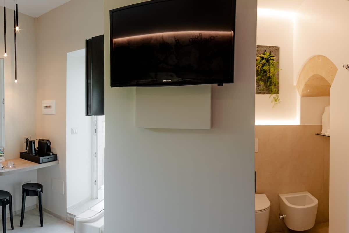 Design Double Room, 1 Double Bed, Garden Area | Premium bedding, free minibar items, in-room safe, desk
