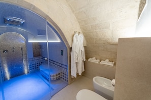 Suite estudio de lujo | Ropa de cama de alta calidad y minibar (con algunos artículos gratuitos)