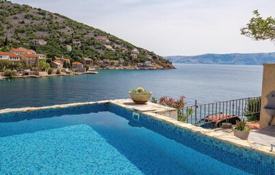 Beach front home in Klada