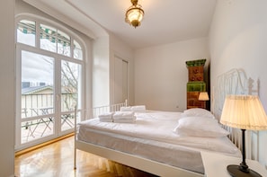 1 bedroom, individually decorated, individually furnished