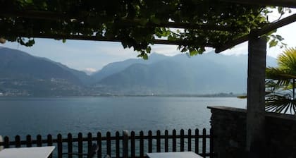 Apartamento de lujo con playa privada en el lago Maggiore