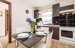 Fridge, stovetop, coffee/tea maker