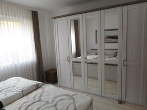 1 bedroom, bed sheets