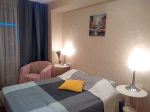 Iron/ironing board, free WiFi, bed sheets