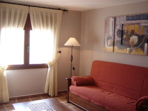 Bureau, rideaux occultants, lits bébé (en supplément), Wi-Fi gratuit