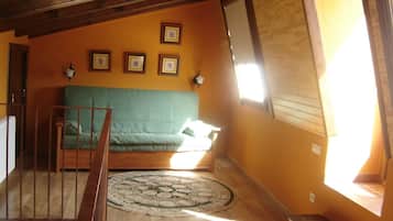 Suite, hidromasaje (La Sort) | Escritorio, cortinas blackout, cunas y wifi gratis