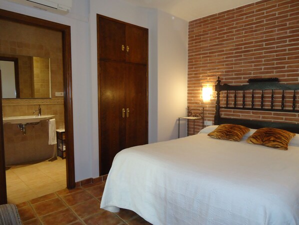 Superior Suite (La Calafa) | Desk, blackout curtains, cots/infant beds, free WiFi