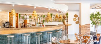 Apartamentos Cabau Cala Nova