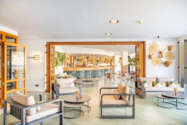 Bar (on property) - Apartamentos Cabau Cala Nova (Mogan)