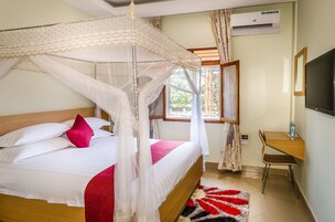 Caja de seguridad en la habitación y escritorio 