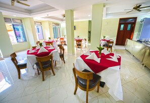 Frühstück, Mittagessen und Abendessen