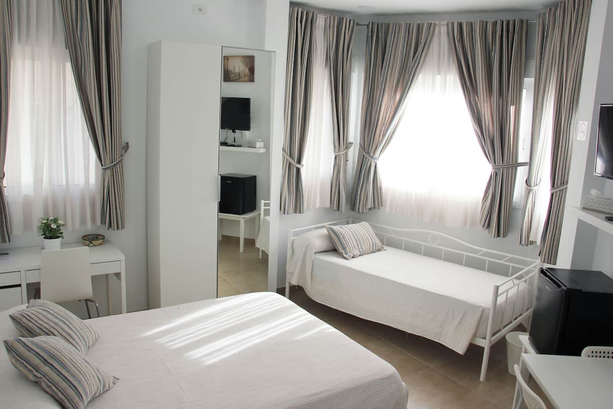 6 slaapkamers, luxe beddengoed, een kluis op de kamer, een bureau