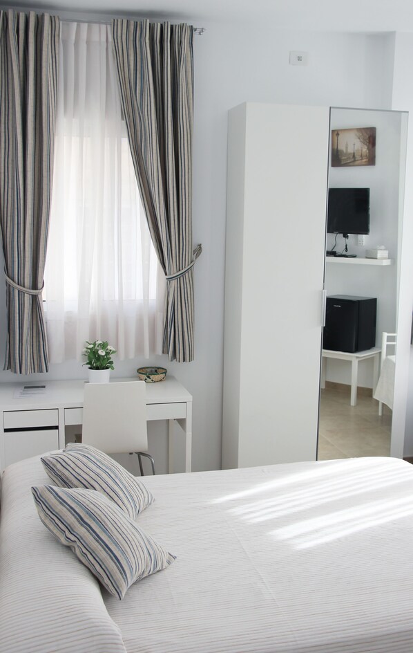 6 bedrooms, premium bedding, in-room safe, desk - Sunnyliving (Seville)