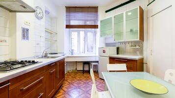 Apartment, 3 Schlafzimmer | Eigene Küche | Großer Kühlschrank, Mikrowelle, Ofen, Herdplatte