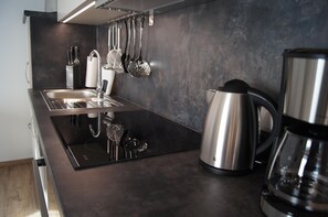 Fridge, oven, stovetop, dishwasher - Echt Woods Appartements (Soell)