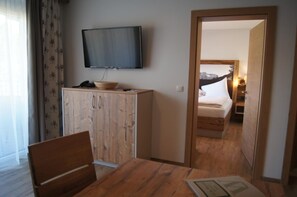 In-room safe, free WiFi, bed sheets - Echt Woods Appartements (Soell)