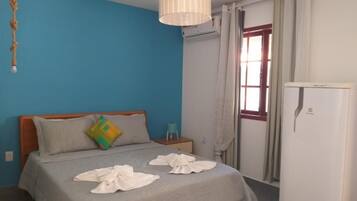 Frigobar, cortinas blackout, camas extras/dobráveis (sobretaxa)