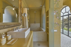 Bathroom - Villa San Marzano (San Marzano Oliveto)