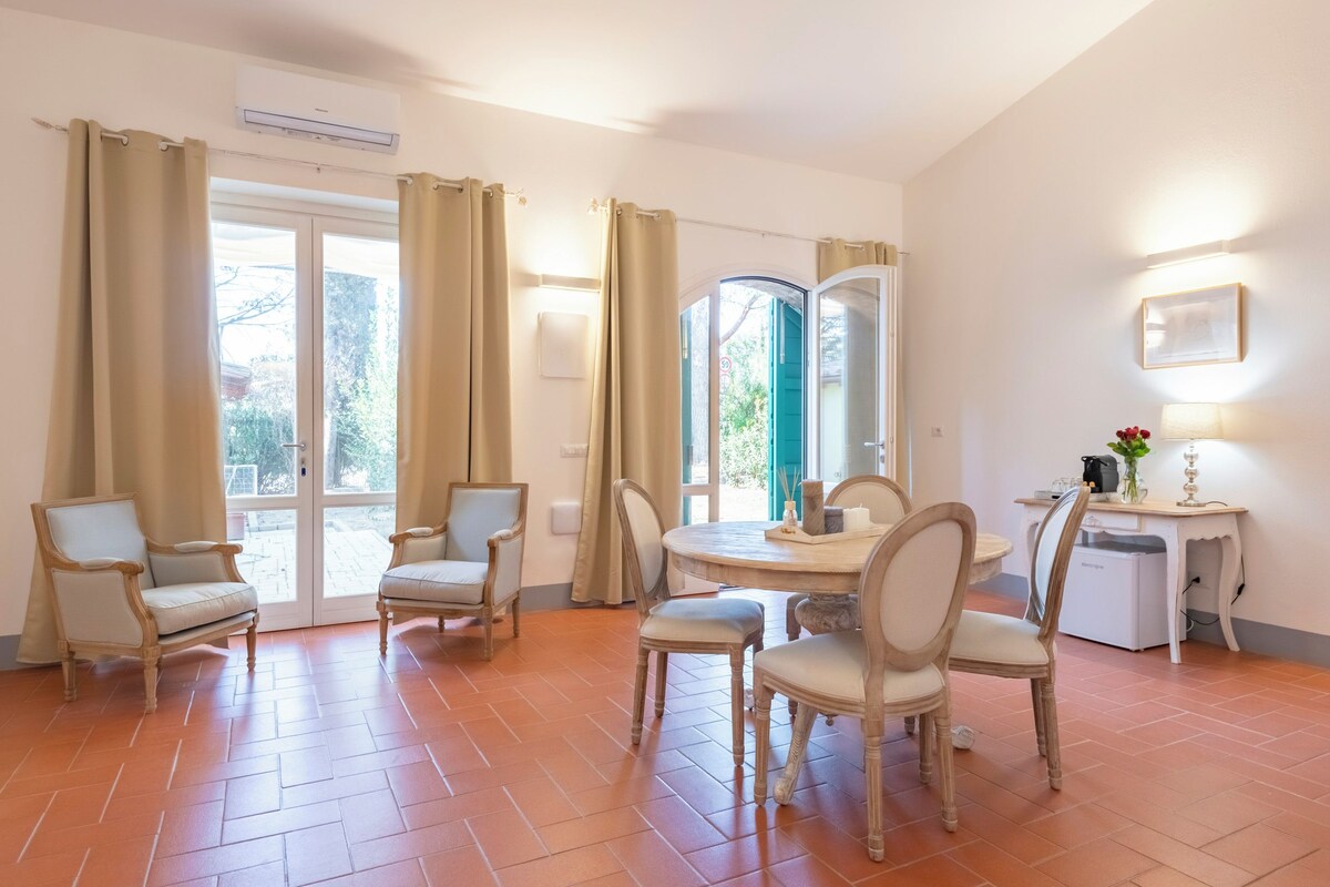Junior Studio Suite | Minibar, in-room safe, desk, WiFi (free)