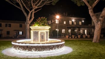 Fassade der Unterkunft – Abend/Nacht