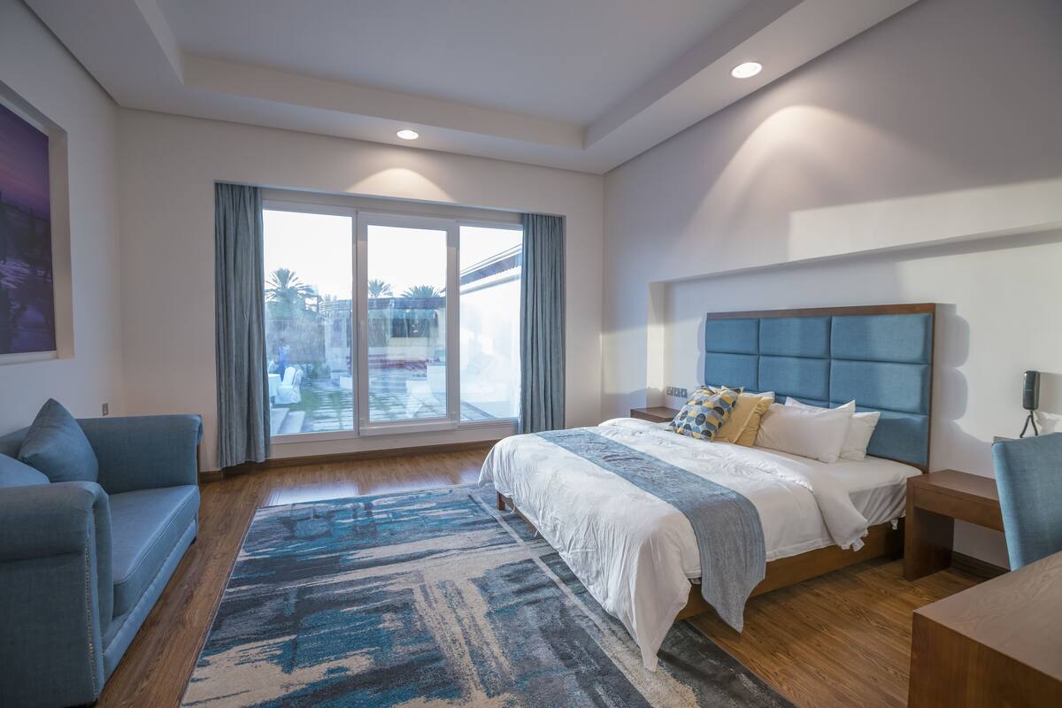 Grand-Villa, 2 Schlafzimmer, eigener Pool, zum Garten hin | 1 Schlafzimmer, hochwertige Bettwaren, Schreibtisch
