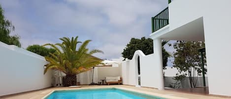 Outdoor pool, pool loungers