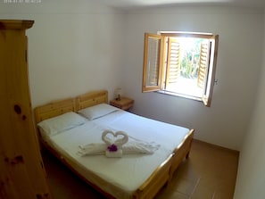 1 bedroom, desk, bed sheets
